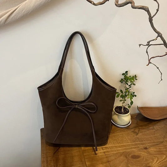 Clsaine | Schultertasche mit Schleifendetail